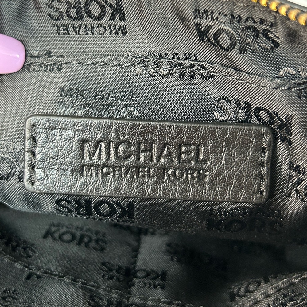 Michael Kors Large Pebble Leather Wristlet/Clutch 😍🖤 - Picture 7 of 17